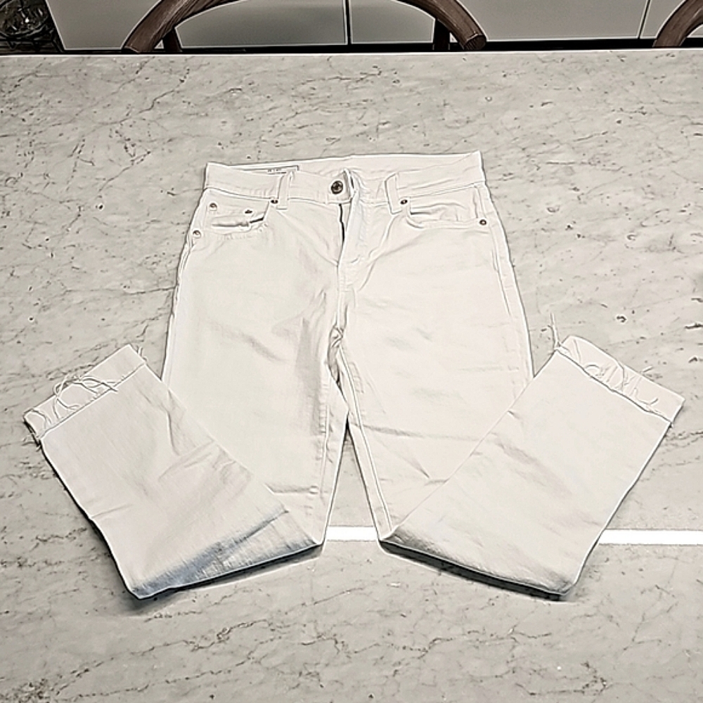 New without tags - Gap girlfriend mid-rise white jeans - size 25 | 0